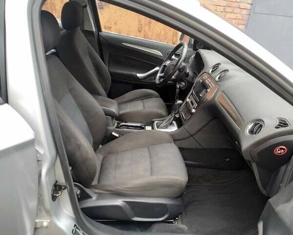 Сірий Форд Мондео, об'ємом двигуна 2.26 л та пробігом 267 тис. км за 4999 $, фото 13 на Automoto.ua