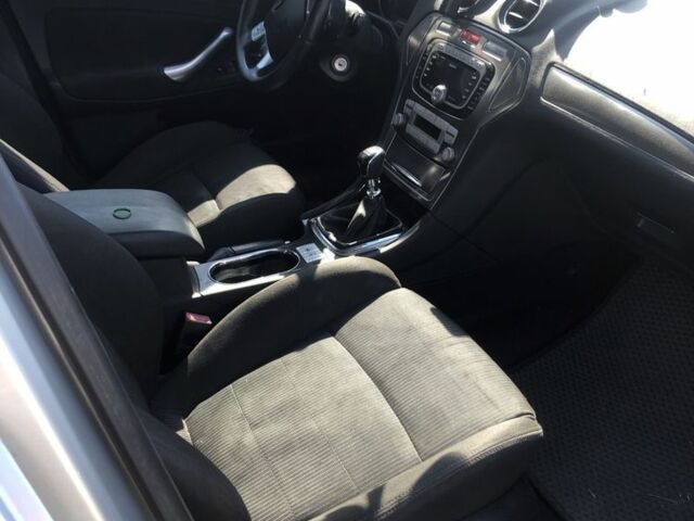 Серый Форд Мондео, объемом двигателя 2.5 л и пробегом 250 тыс. км за 2650 $, фото 7 на Automoto.ua