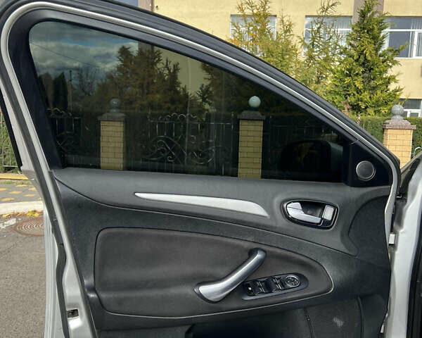 Серый Форд Мондео, объемом двигателя 2 л и пробегом 248 тыс. км за 7500 $, фото 5 на Automoto.ua