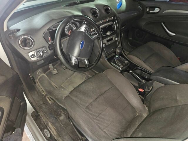 Серый Форд Мондео, объемом двигателя 2.5 л и пробегом 190 тыс. км за 7200 $, фото 3 на Automoto.ua