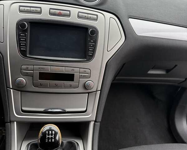 Сірий Форд Мондео, об'ємом двигуна 1.75 л та пробігом 400 тис. км за 6300 $, фото 8 на Automoto.ua