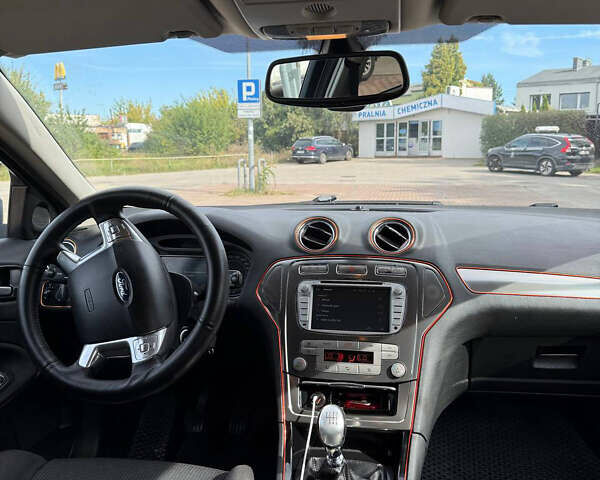 Серый Форд Мондео, объемом двигателя 1.75 л и пробегом 206 тыс. км за 6700 $, фото 3 на Automoto.ua