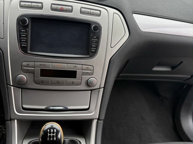 Сірий Форд Мондео, об'ємом двигуна 1.8 л та пробігом 400 тис. км за 6300 $, фото 7 на Automoto.ua