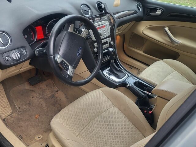 Серый Форд Мондео, объемом двигателя 2 л и пробегом 170 тыс. км за 3900 $, фото 4 на Automoto.ua