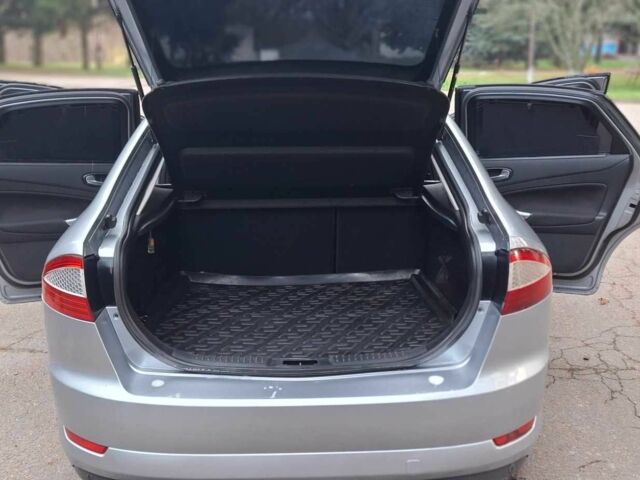 Сірий Форд Мондео, об'ємом двигуна 2 л та пробігом 223 тис. км за 6900 $, фото 14 на Automoto.ua