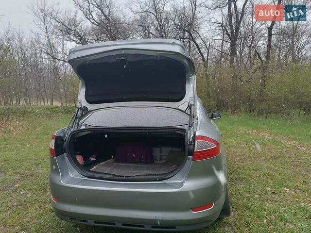 Сірий Форд Мондео, об'ємом двигуна 2.26 л та пробігом 205 тис. км за 7500 $, фото 6 на Automoto.ua