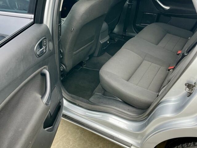 Сірий Форд Мондео, об'ємом двигуна 2.3 л та пробігом 208 тис. км за 7000 $, фото 4 на Automoto.ua