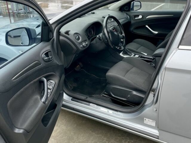 Сірий Форд Мондео, об'ємом двигуна 2.3 л та пробігом 208 тис. км за 7000 $, фото 5 на Automoto.ua