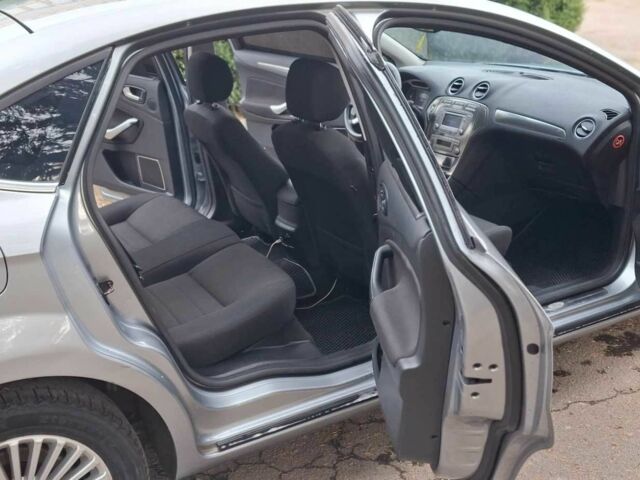 Сірий Форд Мондео, об'ємом двигуна 2 л та пробігом 223 тис. км за 6900 $, фото 10 на Automoto.ua