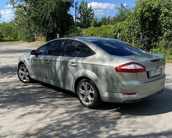 Сірий Форд Мондео, об'ємом двигуна 2 л та пробігом 209 тис. км за 6600 $, фото 4 на Automoto.ua