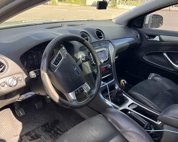 Сірий Форд Мондео, об'ємом двигуна 1.6 л та пробігом 188 тис. км за 7700 $, фото 14 на Automoto.ua
