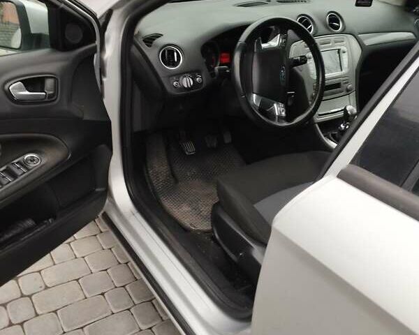 Серый Форд Мондео, объемом двигателя 1.75 л и пробегом 242 тыс. км за 7200 $, фото 6 на Automoto.ua