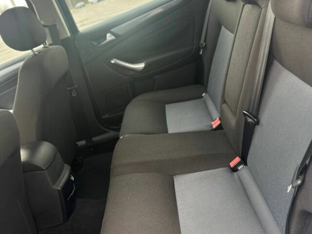 Серый Форд Мондео, объемом двигателя 0 л и пробегом 249 тыс. км за 6700 $, фото 7 на Automoto.ua