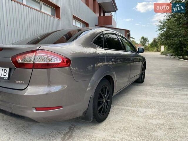 Сірий Форд Мондео, об'ємом двигуна 2 л та пробігом 167 тис. км за 7900 $, фото 6 на Automoto.ua