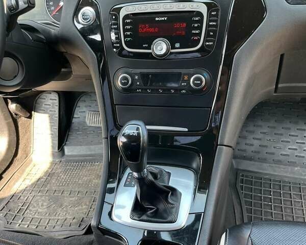 Серый Форд Мондео, объемом двигателя 2 л и пробегом 195 тыс. км за 7600 $, фото 4 на Automoto.ua