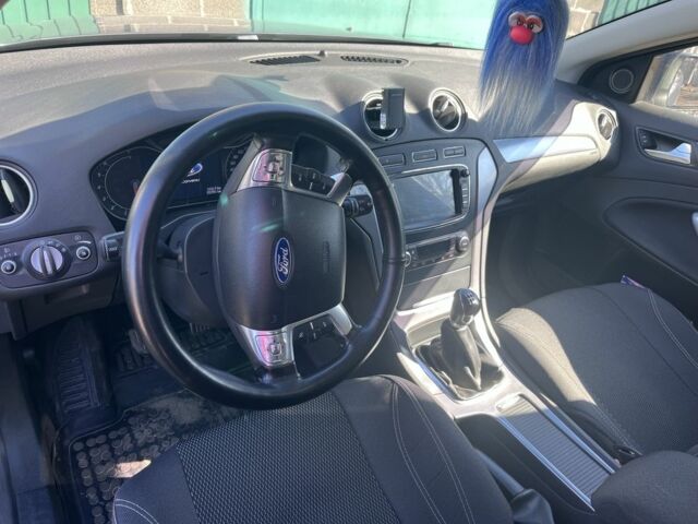 Серый Форд Мондео, объемом двигателя 2 л и пробегом 199 тыс. км за 8000 $, фото 7 на Automoto.ua