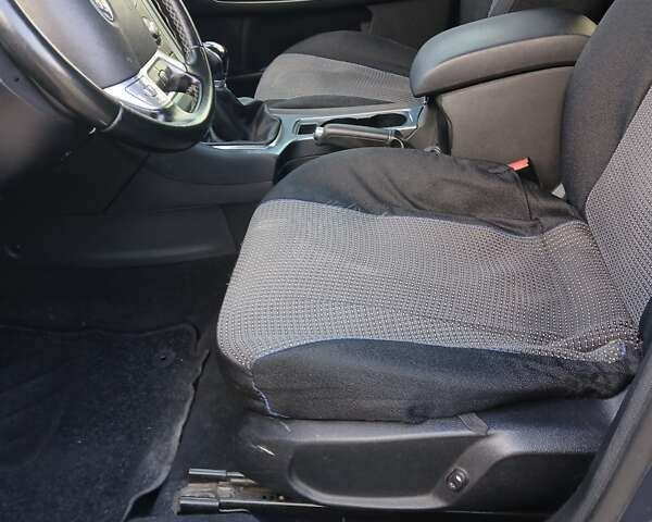 Серый Форд Мондео, объемом двигателя 2 л и пробегом 155 тыс. км за 6000 $, фото 4 на Automoto.ua