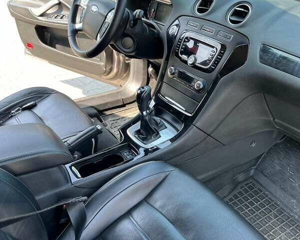 Серый Форд Мондео, объемом двигателя 2 л и пробегом 195 тыс. км за 7600 $, фото 2 на Automoto.ua