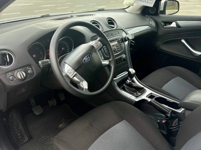 Серый Форд Мондео, объемом двигателя 0 л и пробегом 249 тыс. км за 6700 $, фото 6 на Automoto.ua