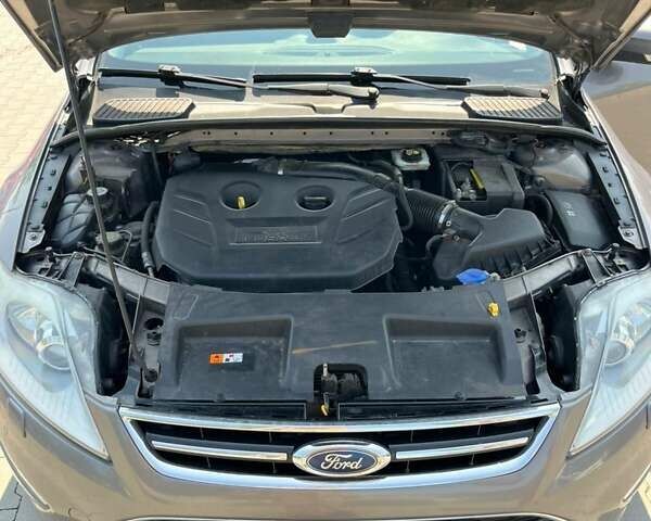 Серый Форд Мондео, объемом двигателя 2 л и пробегом 195 тыс. км за 7600 $, фото 5 на Automoto.ua