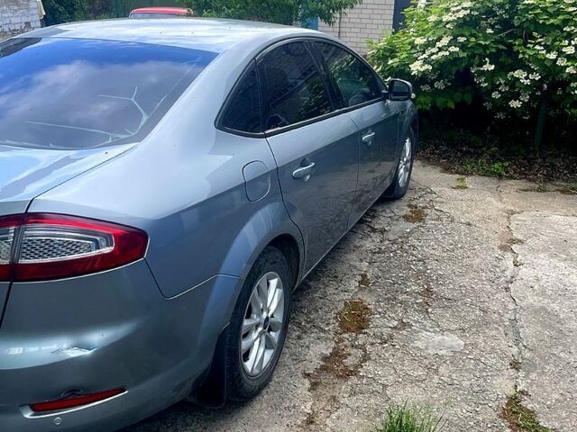 Сірий Форд Мондео, об'ємом двигуна 1.6 л та пробігом 300 тис. км за 7500 $, фото 3 на Automoto.ua