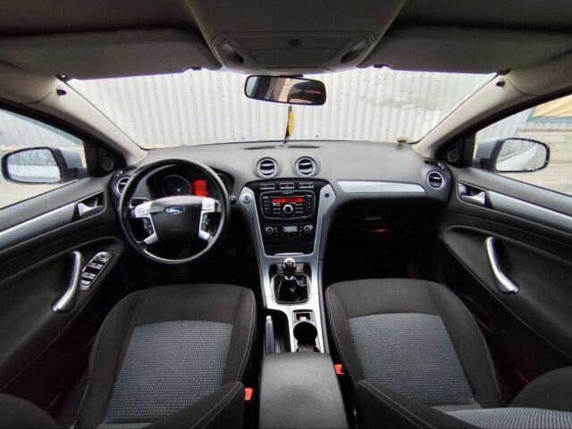 Сірий Форд Мондео, об'ємом двигуна 1.6 л та пробігом 219 тис. км за 6500 $, фото 16 на Automoto.ua