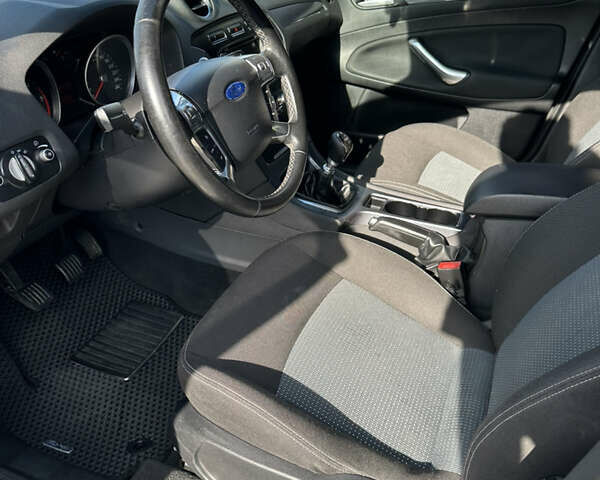 Сірий Форд Мондео, об'ємом двигуна 2 л та пробігом 269 тис. км за 7500 $, фото 17 на Automoto.ua