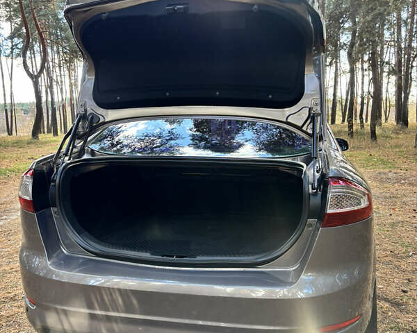 Серый Форд Мондео, объемом двигателя 1.6 л и пробегом 153 тыс. км за 8900 $, фото 6 на Automoto.ua