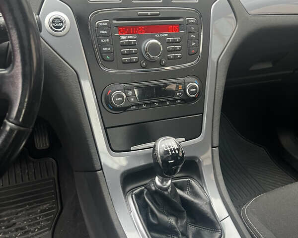 Серый Форд Мондео, объемом двигателя 1.6 л и пробегом 162 тыс. км за 7800 $, фото 5 на Automoto.ua