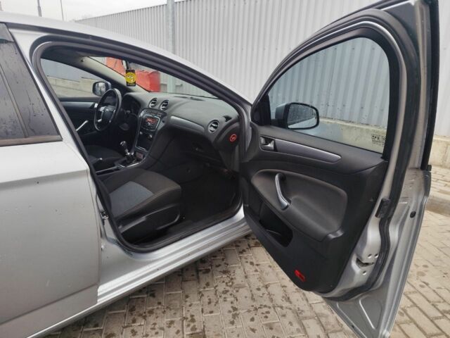 Сірий Форд Мондео, об'ємом двигуна 1.6 л та пробігом 219 тис. км за 6500 $, фото 10 на Automoto.ua