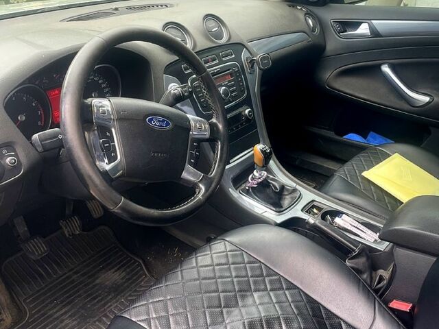 Сірий Форд Мондео, об'ємом двигуна 1.6 л та пробігом 300 тис. км за 7500 $, фото 6 на Automoto.ua