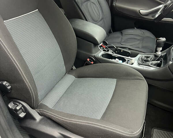 Серый Форд Мондео, объемом двигателя 1.6 л и пробегом 162 тыс. км за 7800 $, фото 3 на Automoto.ua