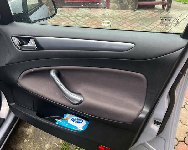 Серый Форд Мондео, объемом двигателя 1.6 л и пробегом 162 тыс. км за 7800 $, фото 4 на Automoto.ua