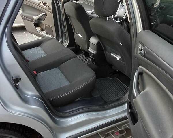 Серый Форд Мондео, объемом двигателя 2 л и пробегом 180 тыс. км за 10000 $, фото 10 на Automoto.ua