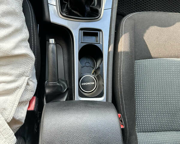 Сірий Форд Мондео, об'ємом двигуна 2 л та пробігом 269 тис. км за 7500 $, фото 20 на Automoto.ua