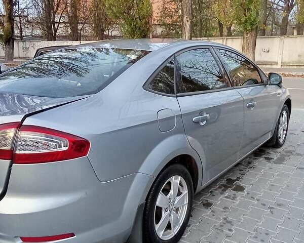 Серый Форд Мондео, объемом двигателя 2 л и пробегом 180 тыс. км за 10000 $, фото 5 на Automoto.ua