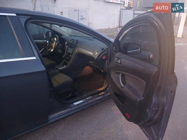 Серый Форд Мондео, объемом двигателя 2 л и пробегом 209 тыс. км за 6300 $, фото 5 на Automoto.ua