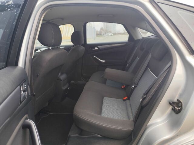 Сірий Форд Мондео, об'ємом двигуна 1.6 л та пробігом 219 тис. км за 6500 $, фото 15 на Automoto.ua