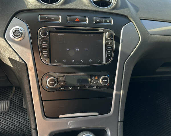 Сірий Форд Мондео, об'ємом двигуна 2 л та пробігом 269 тис. км за 7500 $, фото 16 на Automoto.ua