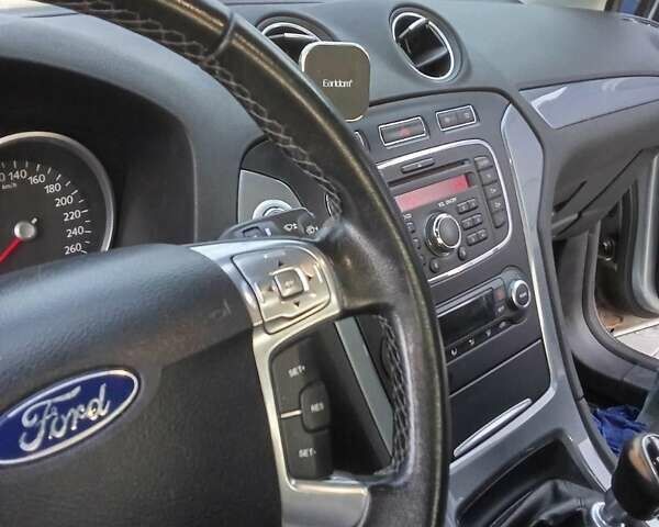 Серый Форд Мондео, объемом двигателя 2 л и пробегом 180 тыс. км за 10000 $, фото 18 на Automoto.ua