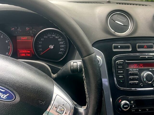 Сірий Форд Мондео, об'ємом двигуна 1.6 л та пробігом 300 тис. км за 7500 $, фото 5 на Automoto.ua