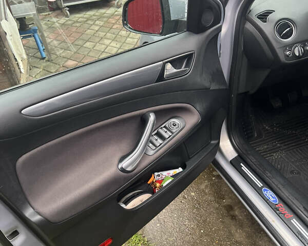 Серый Форд Мондео, объемом двигателя 1.6 л и пробегом 162 тыс. км за 7800 $, фото 7 на Automoto.ua