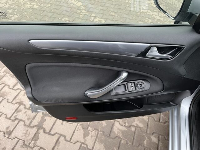 Серый Форд Мондео, объемом двигателя 1.6 л и пробегом 190 тыс. км за 6799 $, фото 8 на Automoto.ua