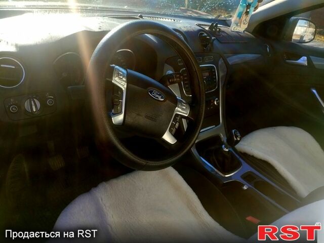 Серый Форд Мондео, объемом двигателя 1.6 л и пробегом 220 тыс. км за 5900 $, фото 2 на Automoto.ua