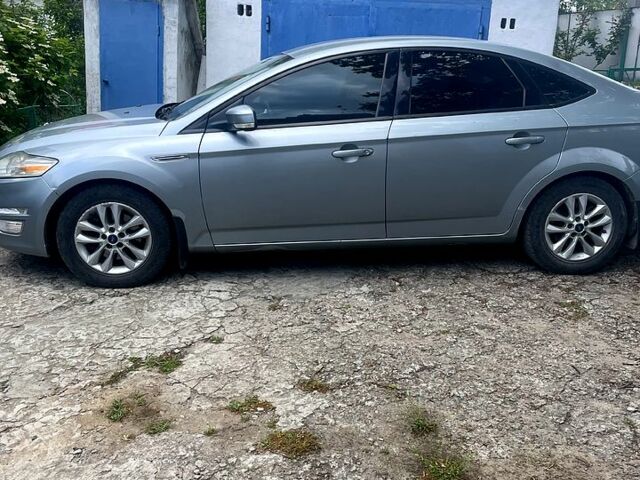 Сірий Форд Мондео, об'ємом двигуна 1.6 л та пробігом 300 тис. км за 7500 $, фото 2 на Automoto.ua