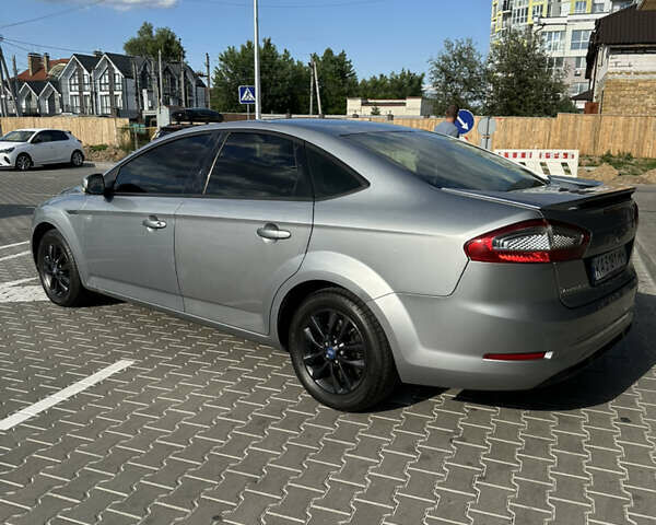 Сірий Форд Мондео, об'ємом двигуна 2 л та пробігом 269 тис. км за 7500 $, фото 5 на Automoto.ua