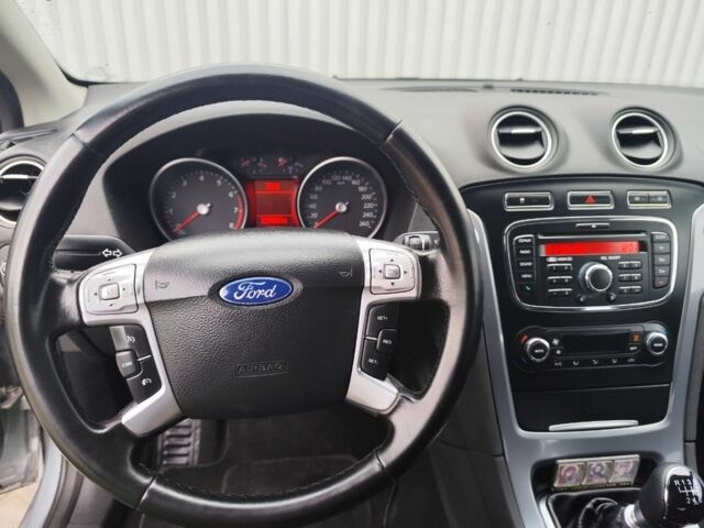 Сірий Форд Мондео, об'ємом двигуна 1.6 л та пробігом 219 тис. км за 6500 $, фото 20 на Automoto.ua