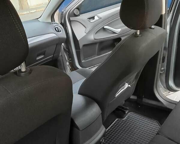 Серый Форд Мондео, объемом двигателя 2 л и пробегом 180 тыс. км за 10000 $, фото 19 на Automoto.ua