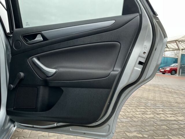 Серый Форд Мондео, объемом двигателя 1.6 л и пробегом 190 тыс. км за 6799 $, фото 15 на Automoto.ua