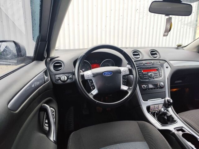 Сірий Форд Мондео, об'ємом двигуна 1.6 л та пробігом 219 тис. км за 6500 $, фото 19 на Automoto.ua